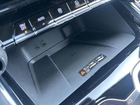 New 2026 Chevrolet Traverse High Country image 27