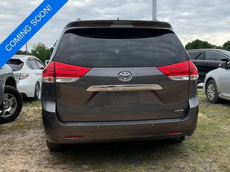 Used 2011 Toyota Sienna Limited w/ Premium Pkg FWD video 2