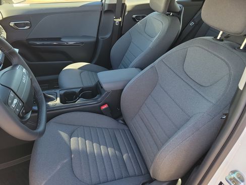 New 2025 Kia K4 EX image 4