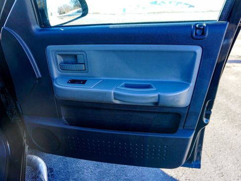 Used 2011 Dodge Dakota 4WD Crew Cab SXT image 26