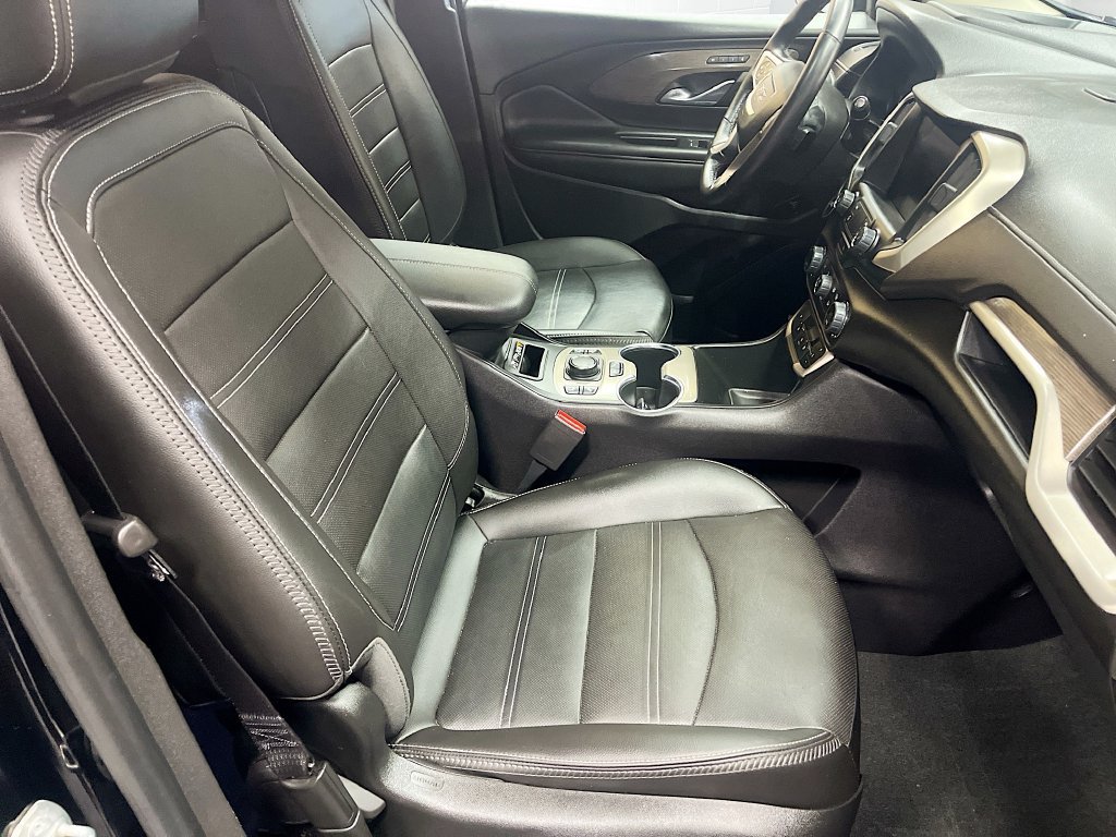 Used 2024 GMC Terrain Denali w/ Denali Premium Package AWD/4WD image 30