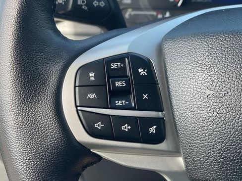 Used 2022 Ford Explorer XLT w/ Equipment Group 202A image 8