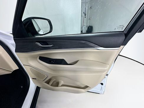 Used 2022 Jeep Grand Cherokee Limited 4xe image 33