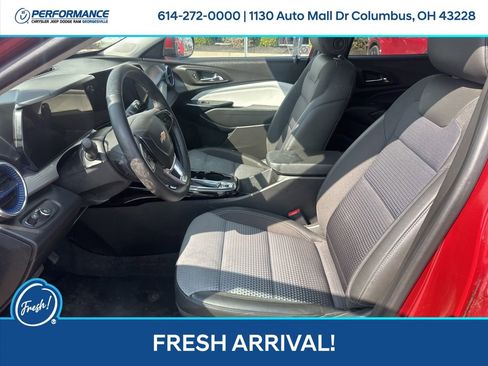 Used 2025 Chevrolet Trax LT w/ LT Convenience Package image 14