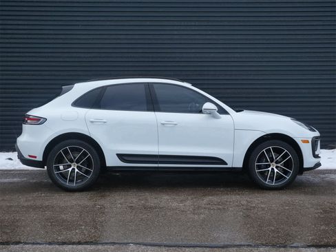 Certified 2024 Porsche Macan image 27