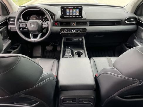 Certified 2025 Honda Pilot Touring image 10