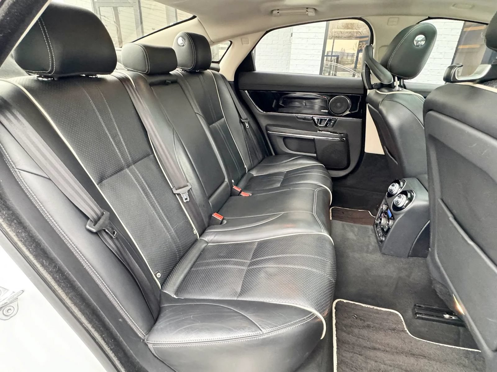 Used 2019 Jaguar XJ R-Sport RWD image 24