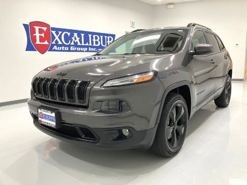 Used 2018 Jeep Cherokee Latitude w/ Altitude Package AWD/4WD image 16