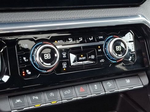 Used 2024 GMC Sierra 1500 Denali w/ Denali Reserve Package image 19