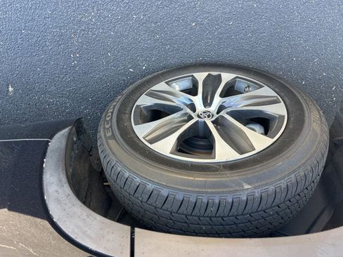 Used 2022 Toyota Highlander XLE image 11