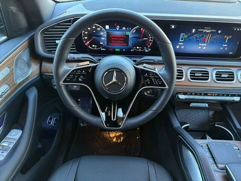 Used 2025 Mercedes-Benz GLE 450e 4MATIC image 18