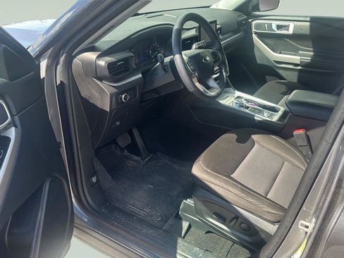 Used 2024 Ford Explorer XLT AWD/4WD image 9