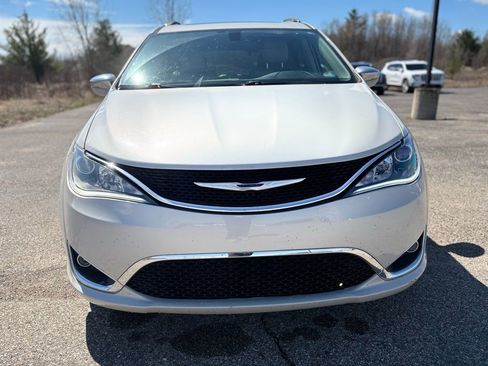Used 2017 Chrysler Pacifica Limited w/ UConnect Theater Package image 9