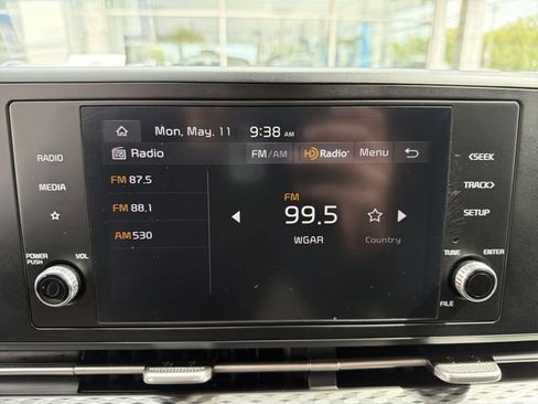 Used 2023 Kia Carnival LX FWD image 18