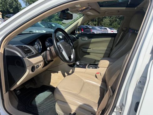 Used 2014 Chrysler 300 AWD w/ Driver Convenience Group image 11