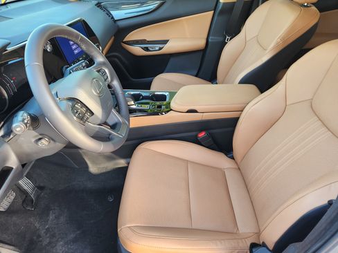 Used 2024 Lexus NX 250 FWD w/ Premium Package image 14