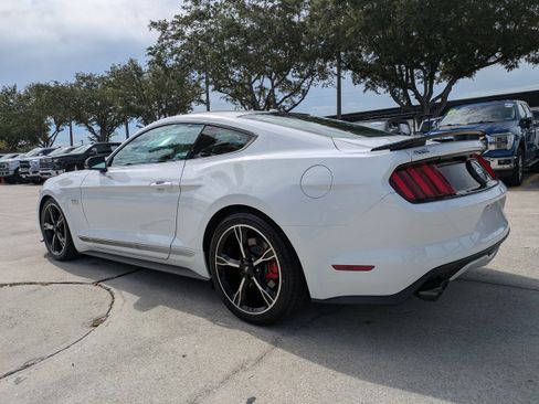 Used 2016 Ford Mustang GT Premium w/ Equipment Group 401A RWD image 6