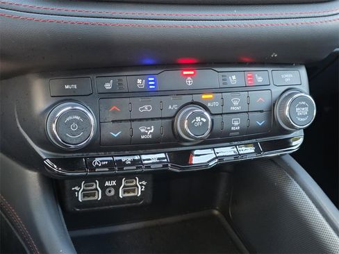 Used 2024 Dodge Durango GT image 25