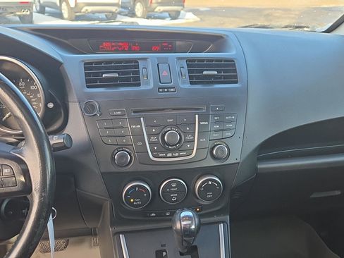 Used 2012 MAZDA MAZDA5 Touring w/ Moonroof & Audio Pkg image 4