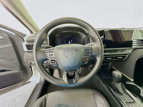 Used 2025 Toyota Camry LE image 11