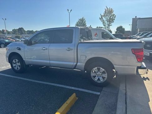 Used 2017 Nissan Titan SV RWD image 10