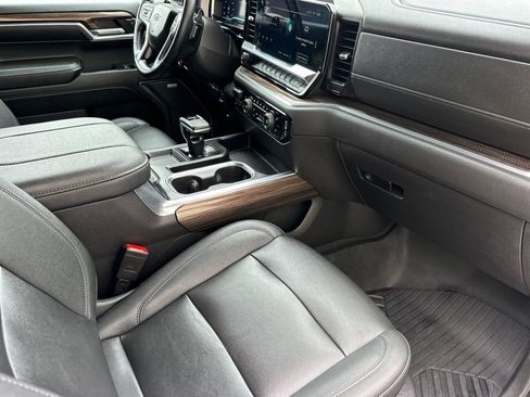 Used 2023 Chevrolet Silverado 1500 LT Trail Boss w/ LT Trail Boss Premium Package AWD/4WD image 19