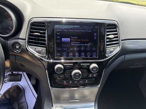 Used 2019 Jeep Grand Cherokee Altitude AWD/4WD image 21