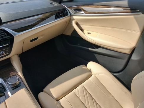 Used 2023 BMW 530e xDrive image 19