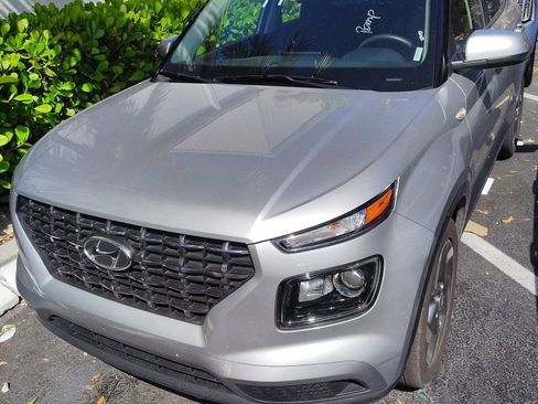 Used 2025 Hyundai Venue SEL FWD image 1