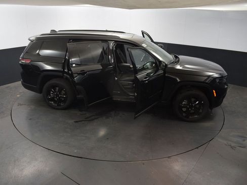 New 2025 Jeep Grand Cherokee L Altitude image 57