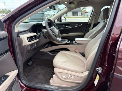 Used 2022 Lincoln Nautilus FWD w/ Premium Package image 9