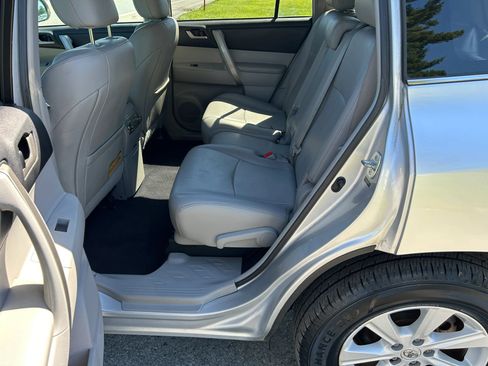 Used 2013 Toyota Highlander SE AWD/4WD image 13