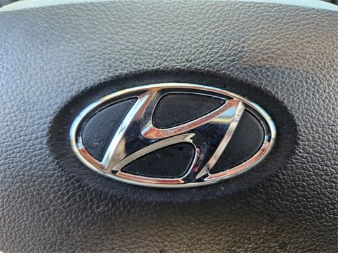 Used 2023 Hyundai Venue SEL image 26