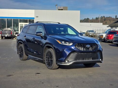 New 2026 Toyota Highlander XSE image 2