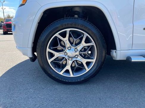 Used 2021 Jeep Grand Cherokee Overland AWD/4WD image 36