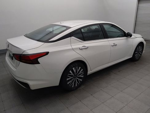 Used 2025 Nissan Altima 2.5 SV FWD image 10