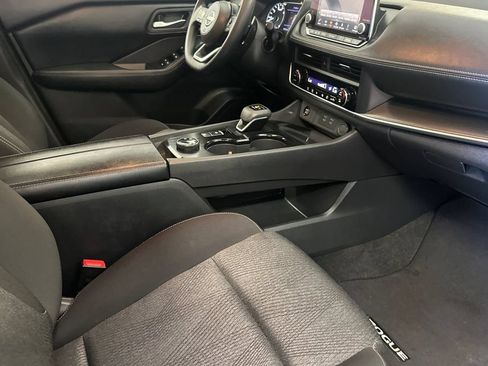 Used 2024 Nissan Rogue SV AWD/4WD image 16