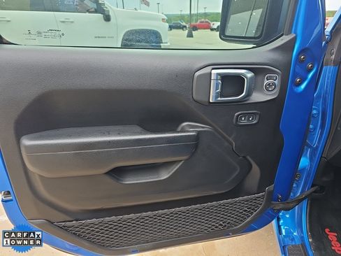 Used 2022 Jeep Wrangler Unlimited Rubicon w/ LED Lighting Group AWD/4WD image 11