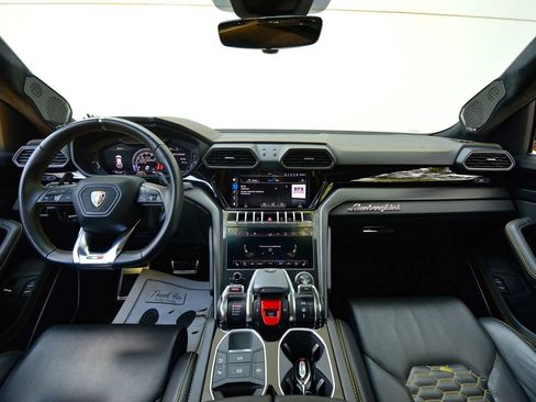 Used 2021 Lamborghini Urus Sport Utility 4D image 38