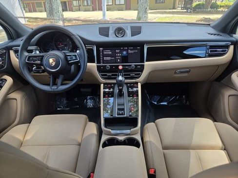 Used 2025 Porsche Macan Turbo image 8