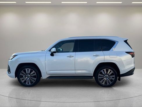 Used 2023 Lexus LX 600 4WD w/ Accessory Package (Z1) image 2