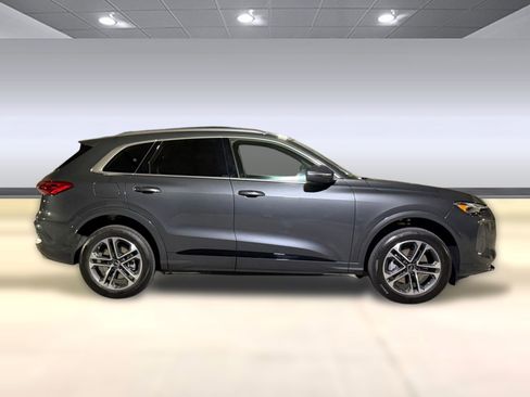 Used 2025 Audi Q5 Premium w/ Convenience Package AWD/4WD image 8