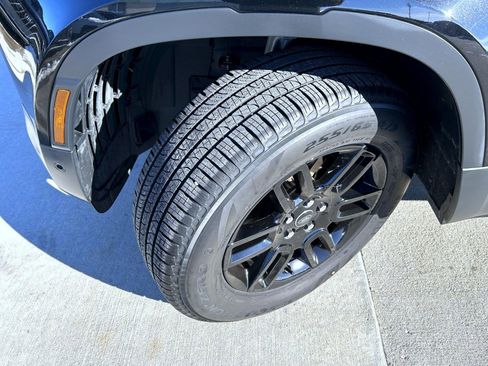 Used 2025 Land Rover Defender 110 S image 23