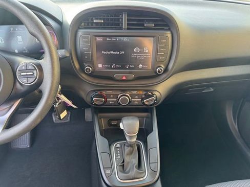 Certified 2025 Kia Soul LX image 16