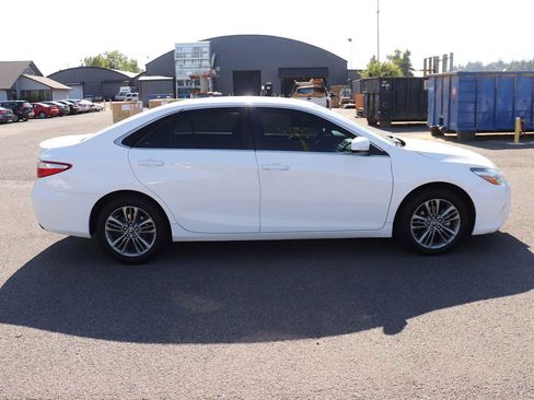 Used 2017 Toyota Camry SE FWD image 4