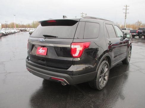 Used 2017 Ford Explorer XLT w/ Equipment Group 202A image 3