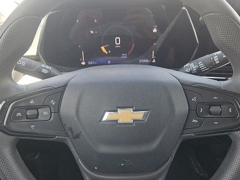 Used 2025 Chevrolet Trax LT FWD image 16