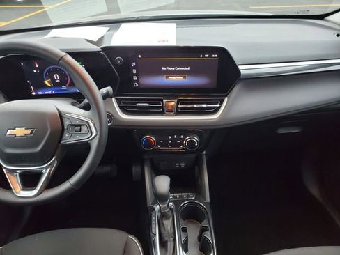 Used 2025 Chevrolet TrailBlazer LT w/ LT Cold Weather Package image 17