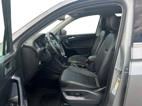 Used 2020 Volkswagen Tiguan SE w/ Panoramic Sunroof Package FWD image 14