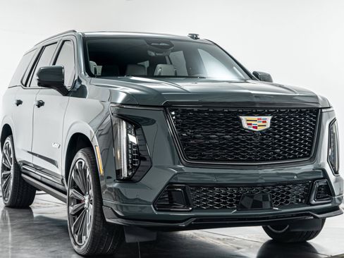 Used 2026 Cadillac Escalade V AWD/4WD image 3